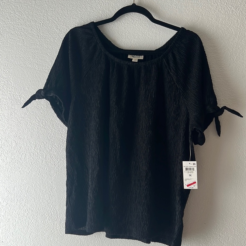 Style & co Black blouse size 1X on of shoulder